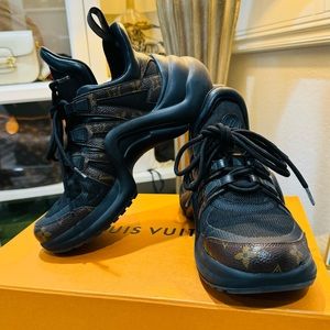 💯 Authentic Louis Vuitton Archlight Sneakers